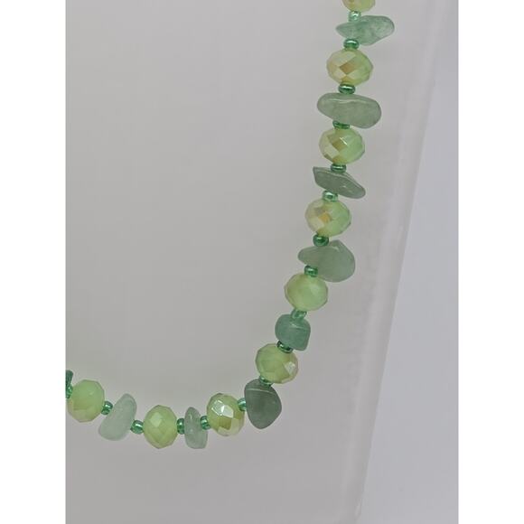 Jadeite Stone Chip & AB Aurora Borealis Acrylic Pistachio Green Beaded Necklace - Picture 2 of 15